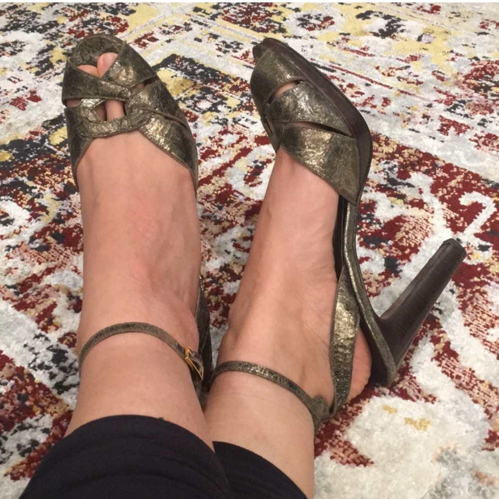 Stuart Weitzman Peep Toe Strappy Heels Sz 8.5